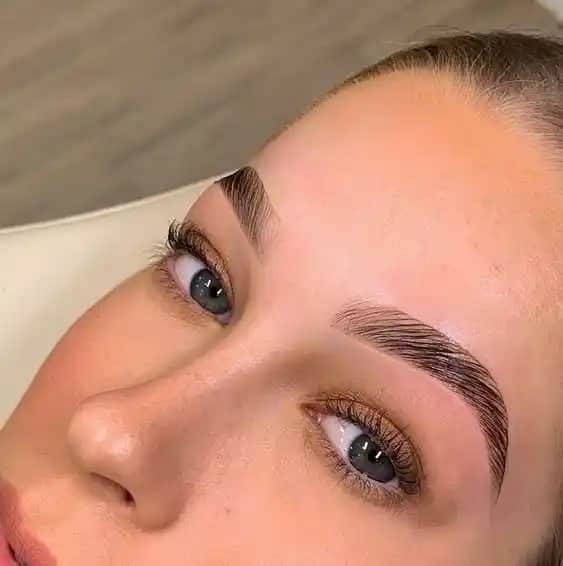 Kadınlar İçin En Güzel ve Popüler Kaş Modelleri ve Yüz Şekline Uygun Seçenekler