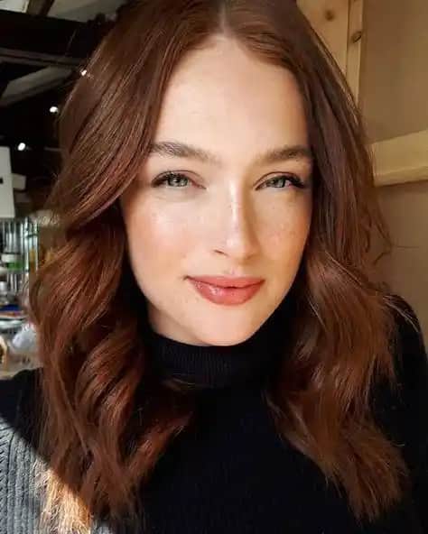 Kahve Kestane Saç Rengi: Doğallık ve Şıklığın Modern Birleşimi