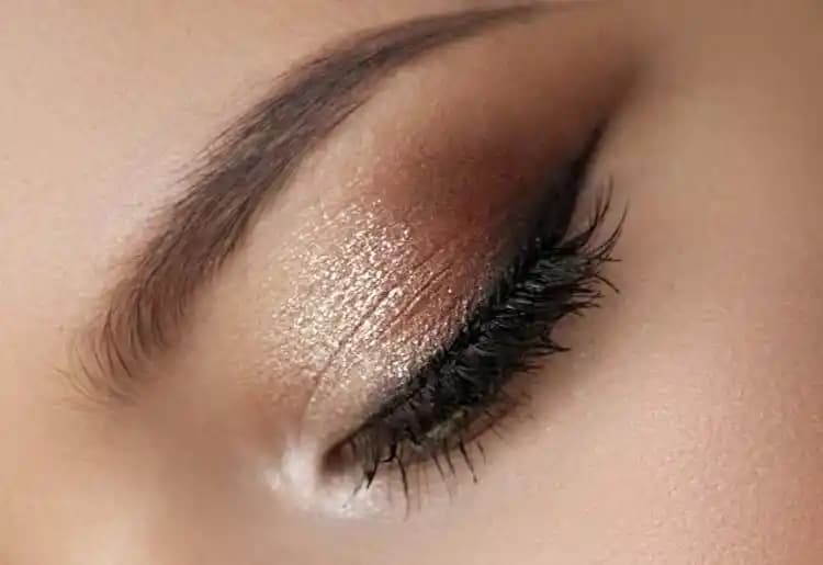 Kahverengi Makyaj Modelleri: Doğallık ve Şıklığın En Güzel Yansımaları