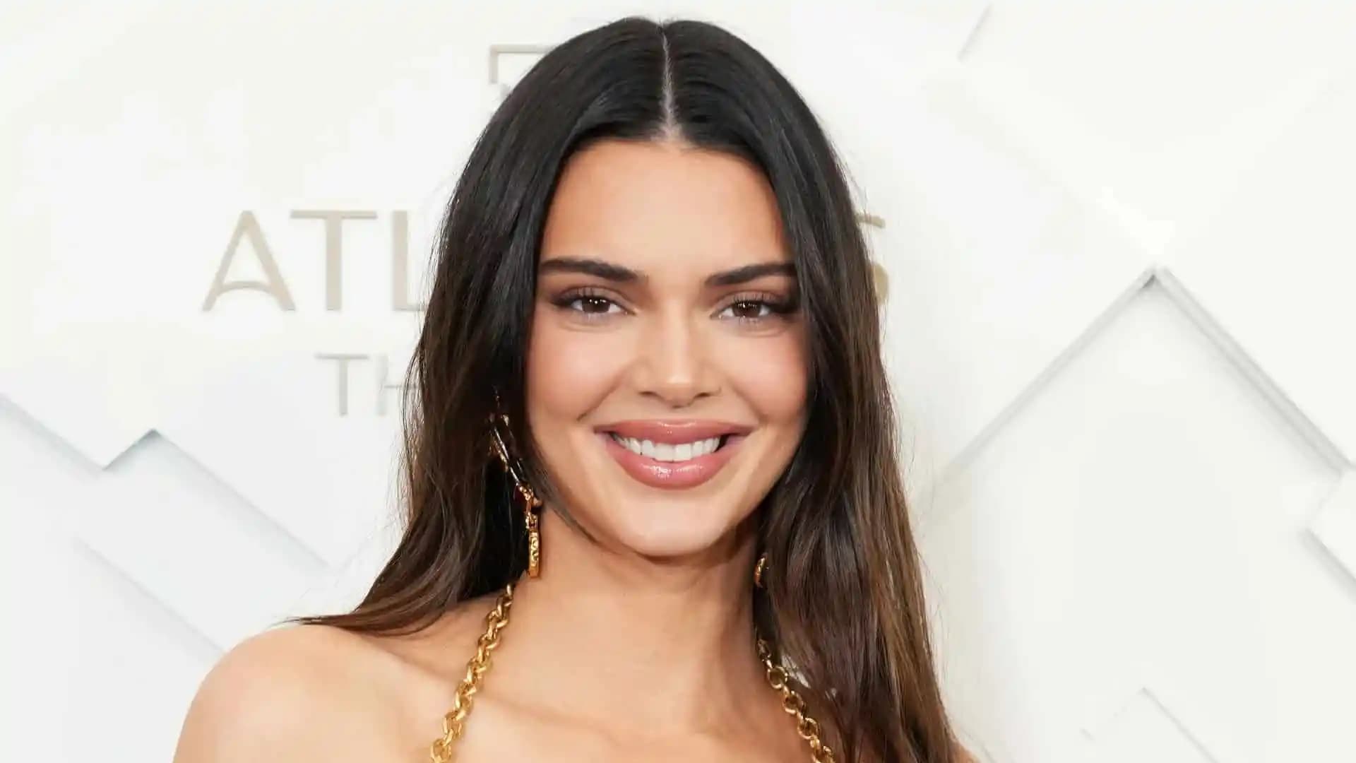 Kendall Jenner Parfümü: Modern ve Zarif Kokularıyla Kozmetik Dünyasında İz Bırakan Ürün