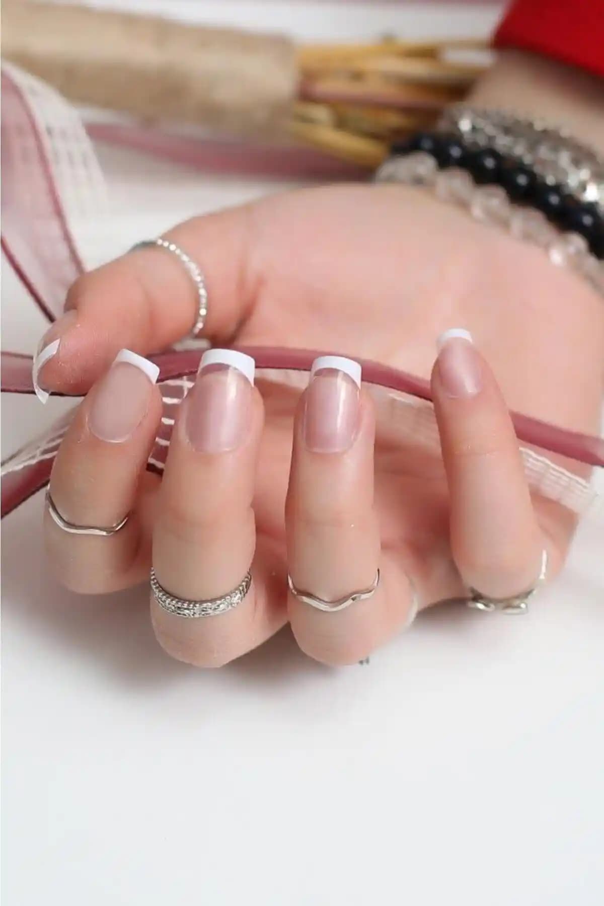 Kısa French Tırnaklar: Modern ve Pratik Güzellik Trendleri Hakkında Detaylı Bilgi