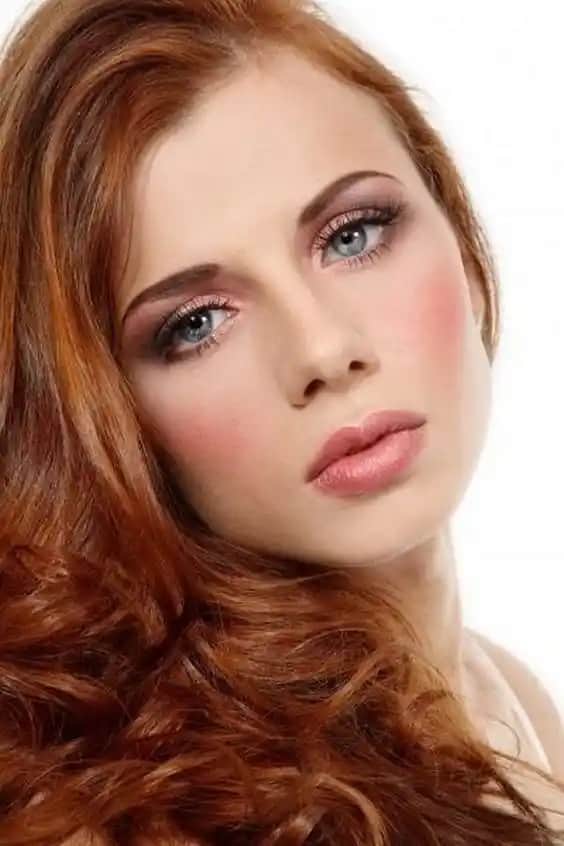 Kızıl Saçlar İçin Uygun Makyaj Teknikleri ve Trendler Rehberi