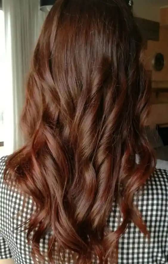 Koyu Bakır Kahve Tonları: Makyaj ve Saçta Sıcak ve Zarif Bir Seçenek