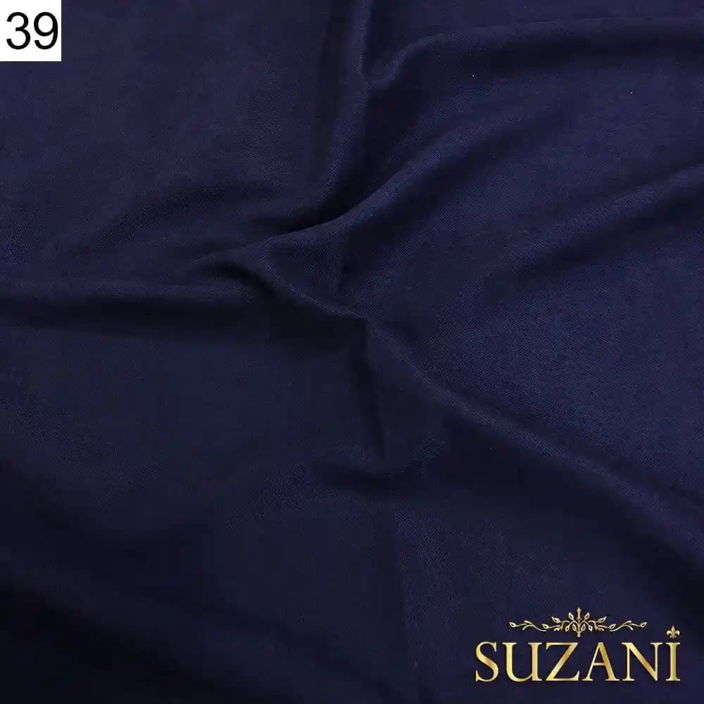 Koyu Lacivert Rengi Kozmetikte Derin ve Zarif Bir Trend Olarak Yükseliyor