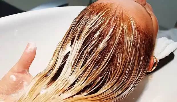 Koyu Renk Saçları Güvenli ve Etkili Yöntemlerle Açma Rehberi