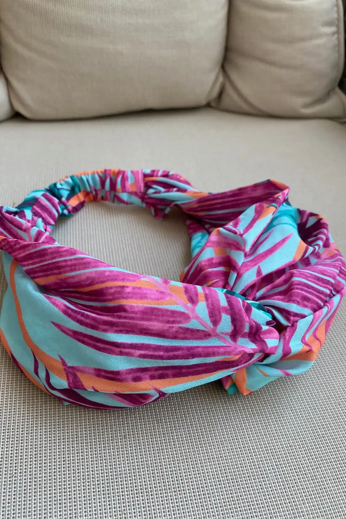 Kozmetik Dünyasında Şapka ve Bandana Kullanımı: Stil ve Bakımın Uyumlu Buluşması