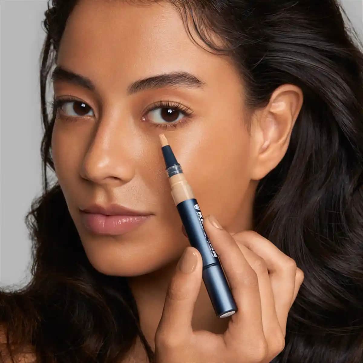 Kryolan Kapatıcı: Yüksek Kapatıcılık ve Doğal Görünüm İçin Profesyonel Makyaj Seçeneği