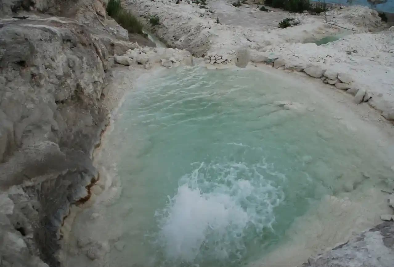 Kükürtlü Kaplıca Sularının Sağlık ve Güzellik Üzerindeki Faydaları ve Kullanım İpuçları