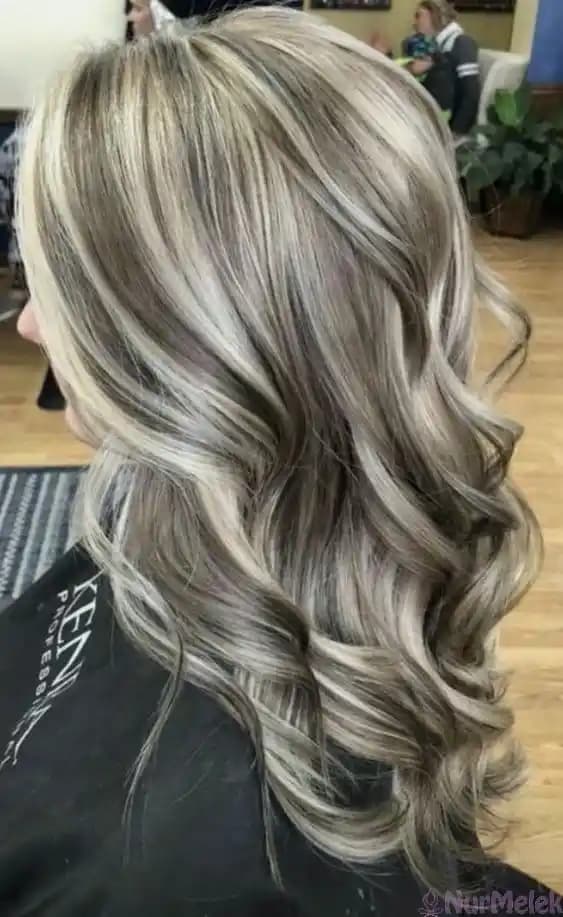 Küllü Gri Röfle ile Modern ve Şık Saç Renkleri Trendleri ve Uygulama İpuçları