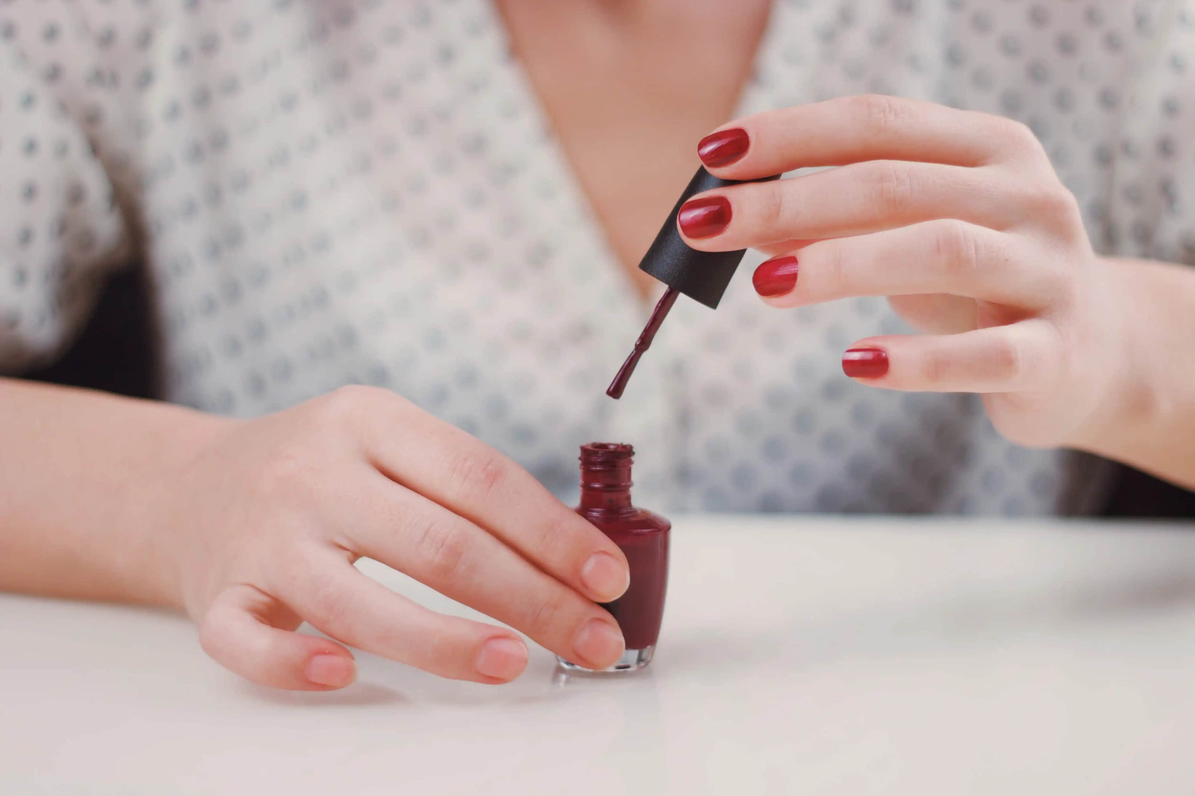 Kuru Oje Lekesi Kumaştan Nasıl Çıkarılır Detaylı Temizlik Yöntemleri