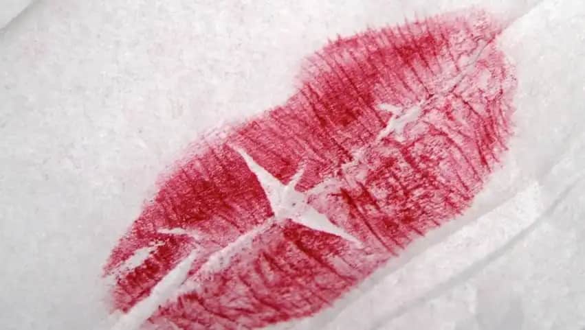 Kuru Ruj Lekeleri Nasıl Çıkarılır ve Önlenir: Etkili Yöntemler ve İpuçları