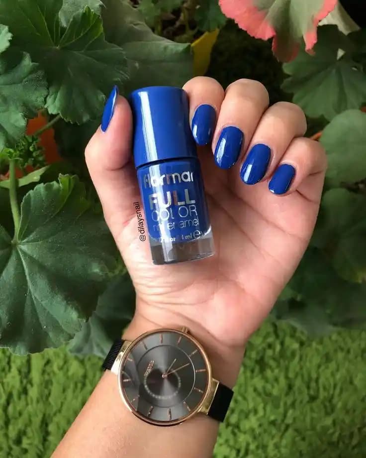 Lacivert Oje ve Flormar: Modern Güzellikte Şıklığın Simgesi ve Renk Seçenekleri