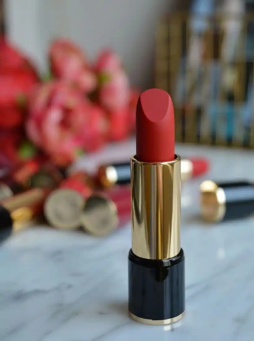 Lancôme Ruj Renkleri: Geniş Seçenekler ve Makyajda Uyum Sağlama Rehberi