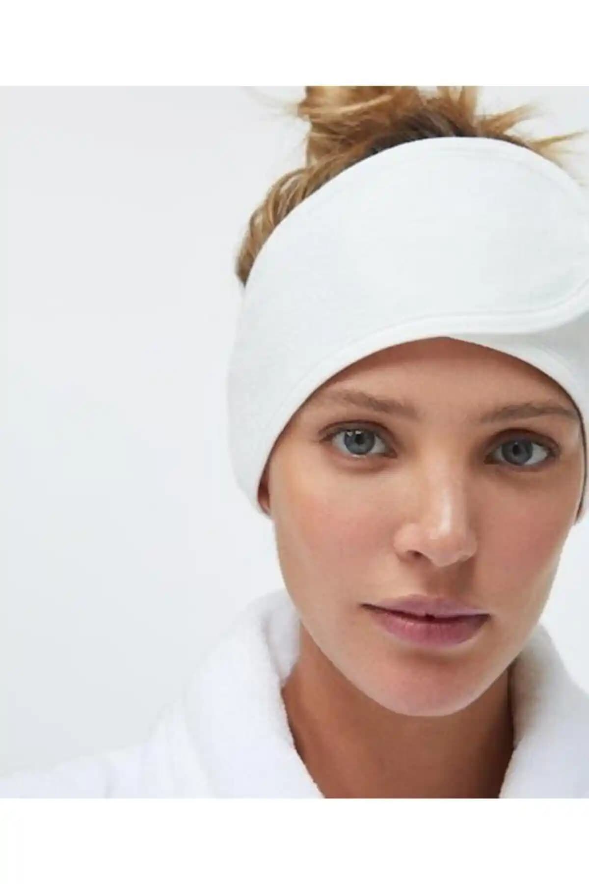 Makyaj ve Saç Bantları: Moda ve Fonksiyonelliğin Buluştuğu Güzellik Aksesuarları