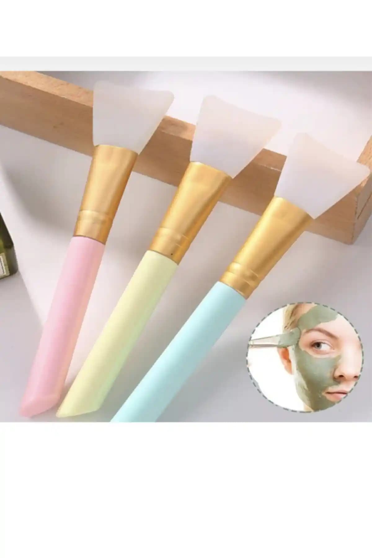 Makyajda Maske Sürme Fırçası Seçimi ve Kullanımı Rehberi