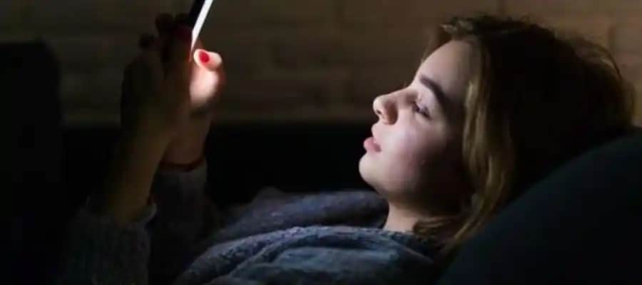 Mavi Işık ve Cilt Sağlığı: Zararlı mı Etkileri ve Korunma Yöntemleri