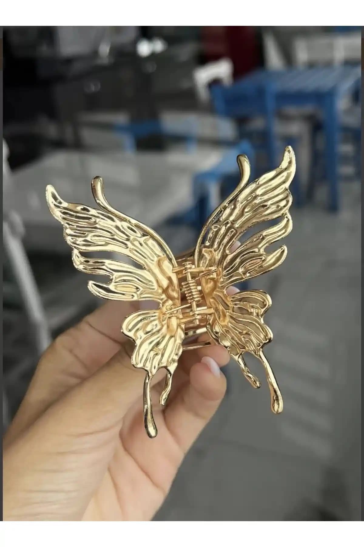 Metal Kelebek Tokalar: Moda ve Kozmetikte Şıklığın Vazgeçilmez Detayı