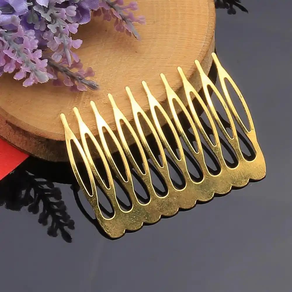 Metal Taraklar: Kozmetik Sektöründe Dayanıklı ve Estetik Çözüm Olarak Kullanımı