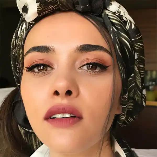 Mezuniyet Makyajı İçin Doğal ve Şık Güzellik Önerileri ve Trendler