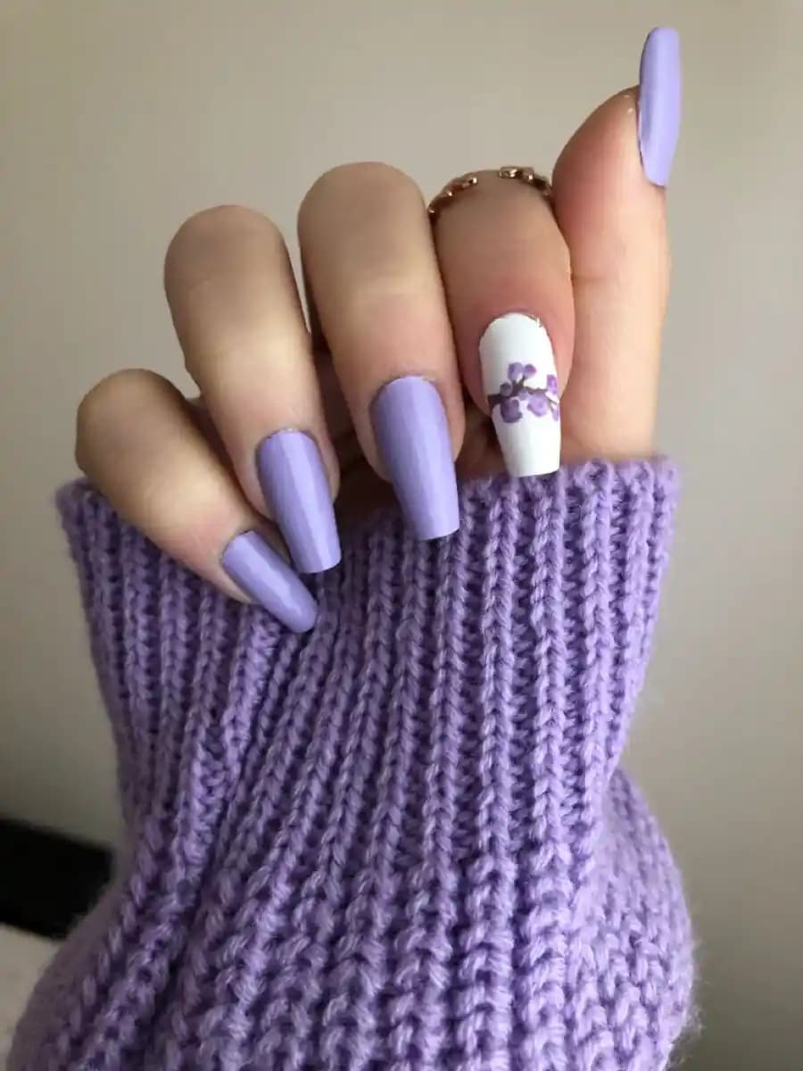 Mor Tırnakların Nedenleri, Bakımı ve Güncel Kozmetik Trendleri
