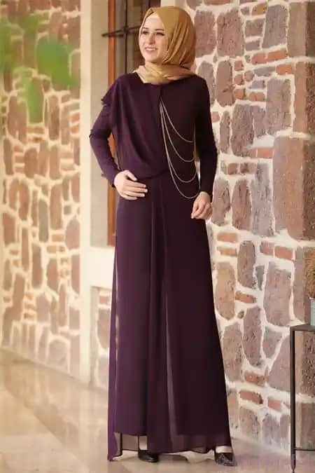 Mürdüm Rengi Kozmetikte Zarafetin ve Çekiciliğin Modern Temsilcisi