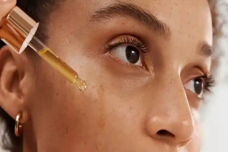 Niacinamide Serum Kullanımı: Yıkama Gerektirir mi ve Etkili Uygulama İpuçları