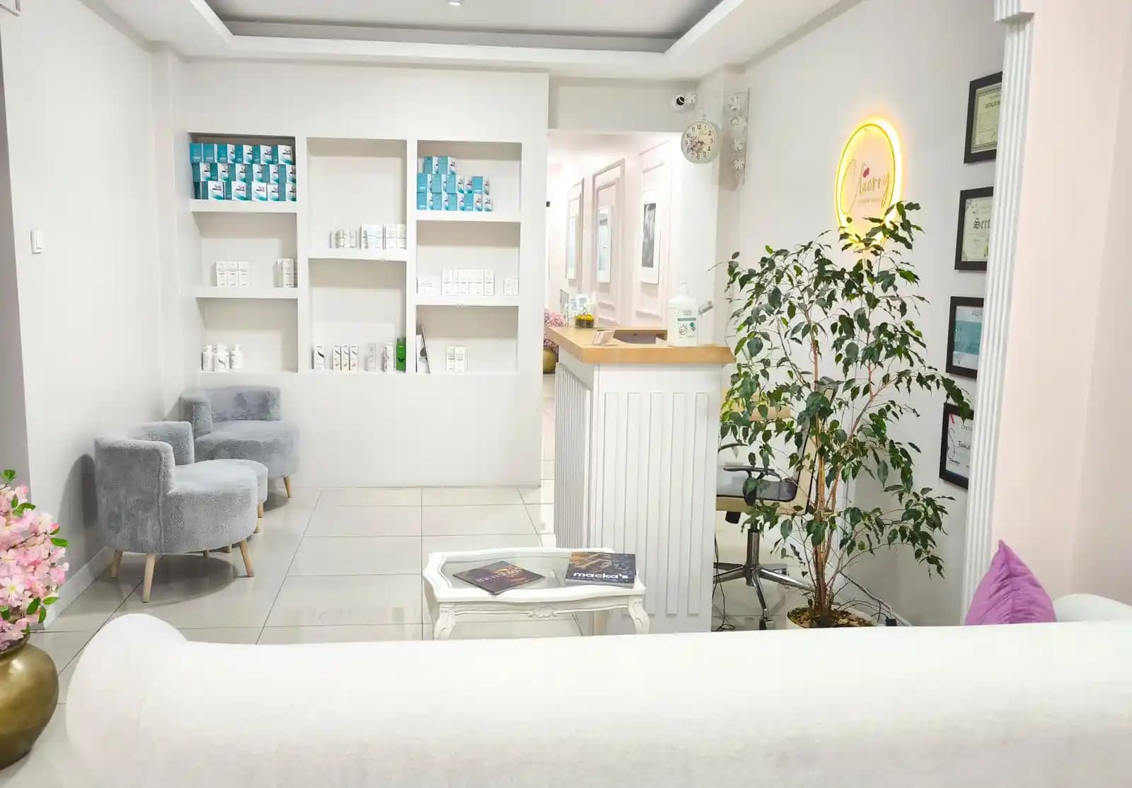 Nilgün Gezer Güzellik Salonu: Güvenilir ve Geniş Hizmet Yelpazesiyle Kaliteli Bakım Merkezi