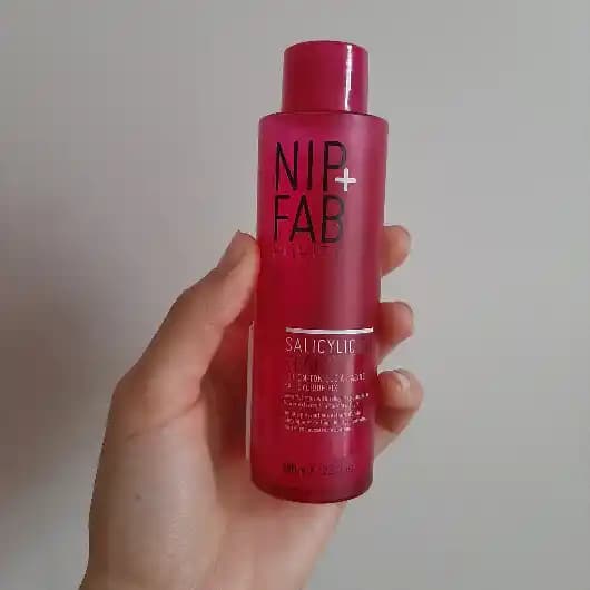 NIP+FAB Salisilik Asit Serumu ile Akne ve Gözenek Problemlerine Etkili Çözüm