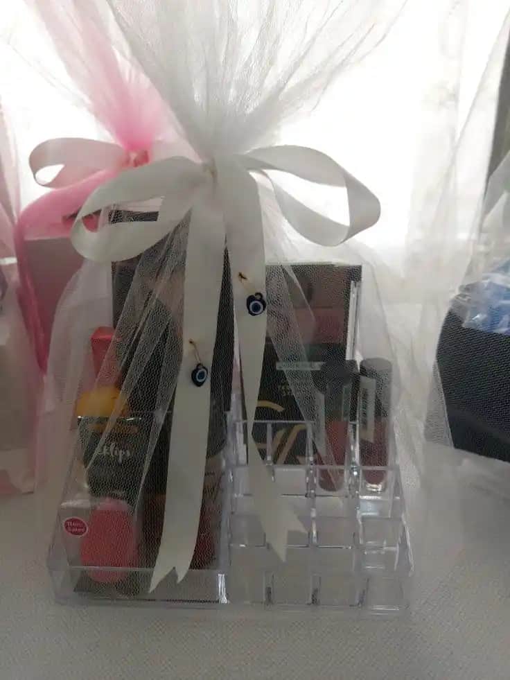 Nişan Bohçası Makyaj Setleri: Güzellik ve Şıklığın Anahtarı