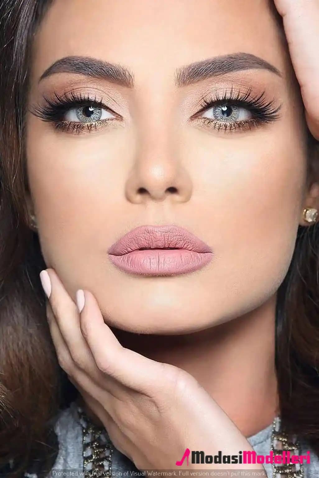 Nişan Makyajı Rehberi: En Güzel ve Kalıcı Görünüm İçin İpuçları ve Trendler