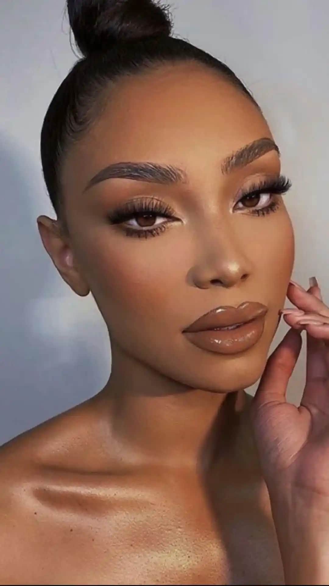 Nude Makyaj Nedir, Nasıl Yapılır ve Güncel Trendler Nelerdir