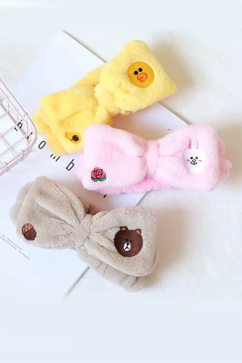 Peluş Saç Bandı Modası ve Konforu Bir Arada Sunan Şık Aksesuarlar