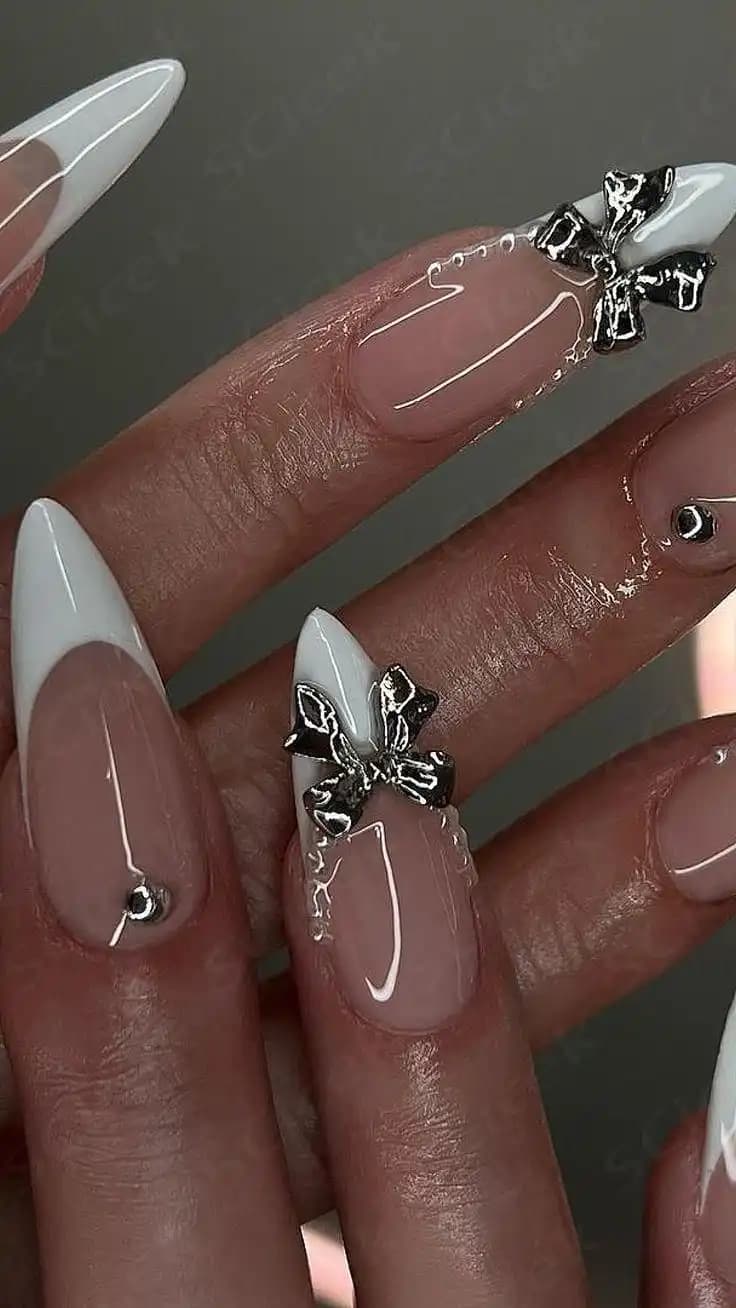 Protez Tırnak ve Nail Art: Güncel Trendler, Teknikler ve Sağlık Unsurları