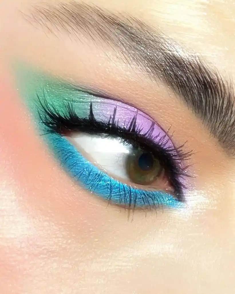 Renkli Göz Makyajı Teknikleri ve Trendler ile Gözlerinizi Vurgulayın