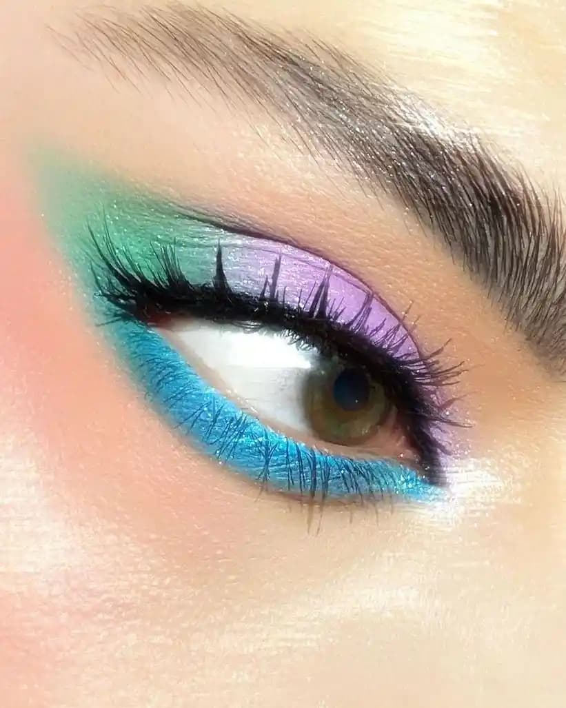 Renkli Göz Makyajı Teknikleri ve Trendler ile Gözlerinizi Vurgulayın