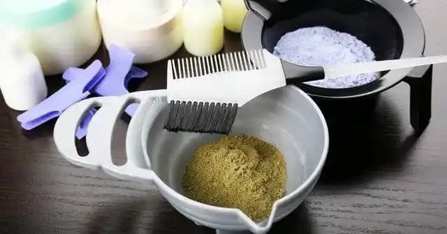 Saç Açıcı Kullanımında Mavi Toz Açıcı ve Su Karıştırma Yöntemleri