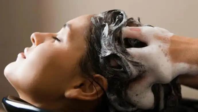 Saç Sağlığı İçin Şampuan Değişim Süresi ve Doğru Bakım Yöntemleri