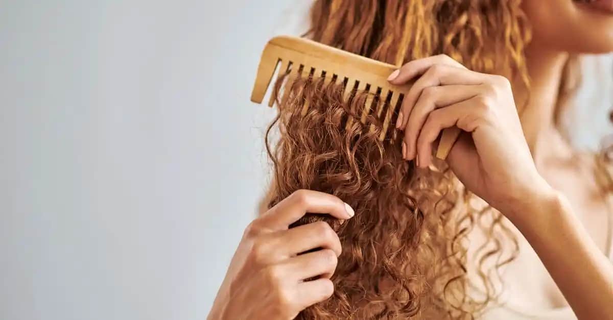 Saç Sağlığını Koruyan Tarak Temizliği Yöntemleri ve En İyi Uygulamalar