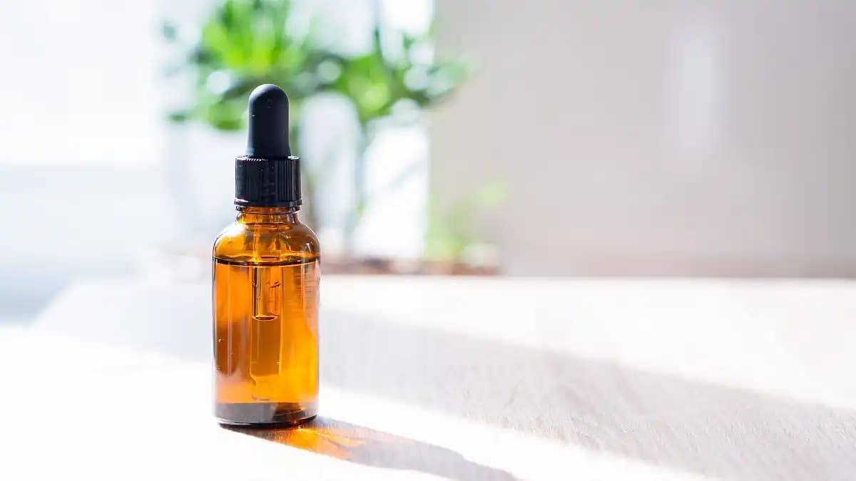 Salisilik Asit ve Glikolik Asidin Birlikte Kullanımı: Cilt Bakımında Doğru Yaklaşımlar ve Uyarılar