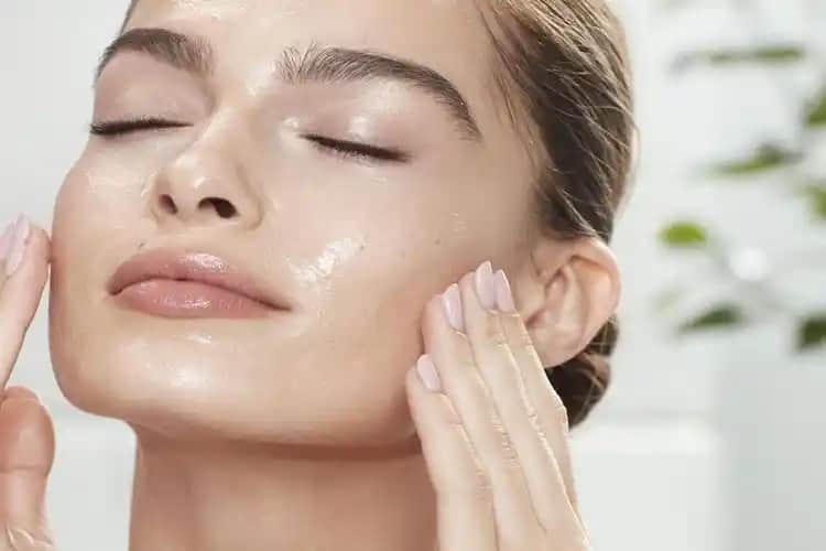 Salisilik Asit ve Niacinamide Birlikte Kullanımı: Güvenlik ve Etkinlik Analizi