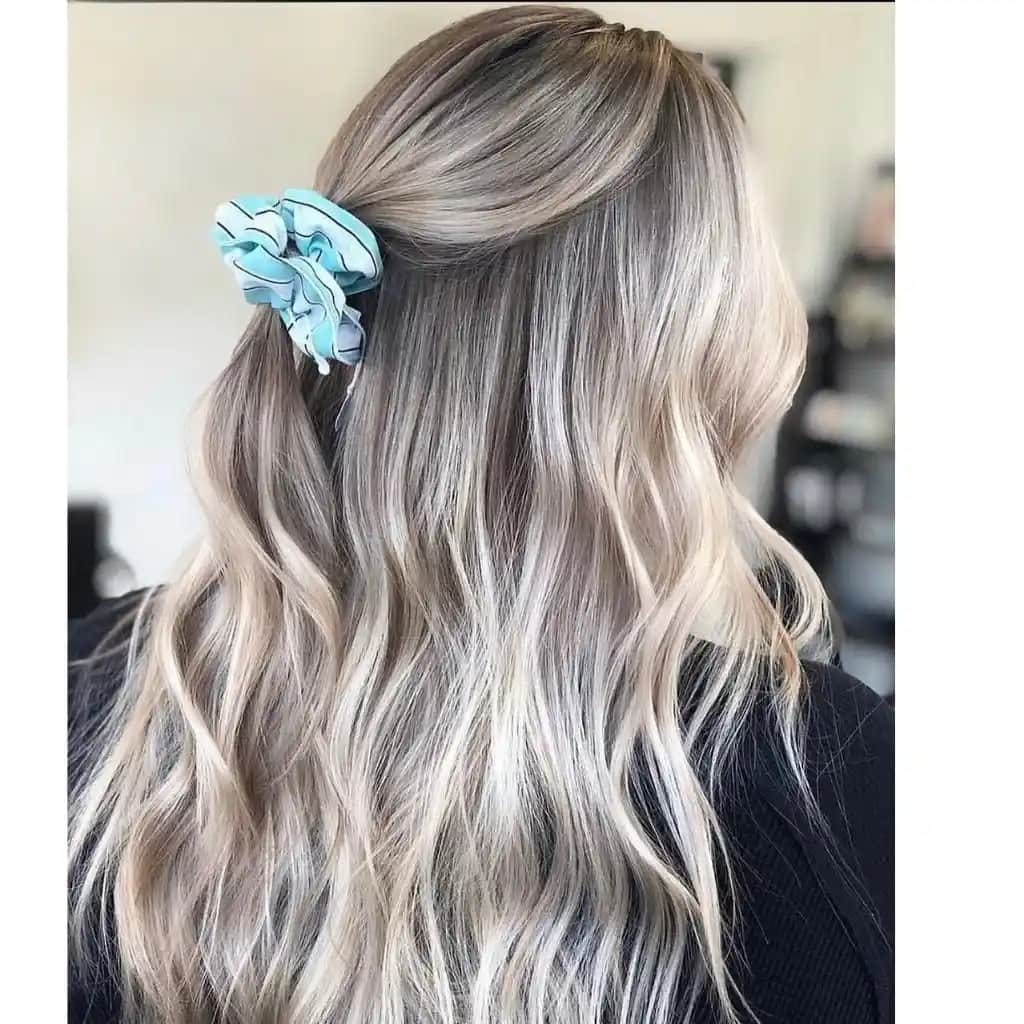 Sari Saç Modelleri: Güncel Trendler ve Çeşitli Tasarımlarla Şıklık ve Zarafet