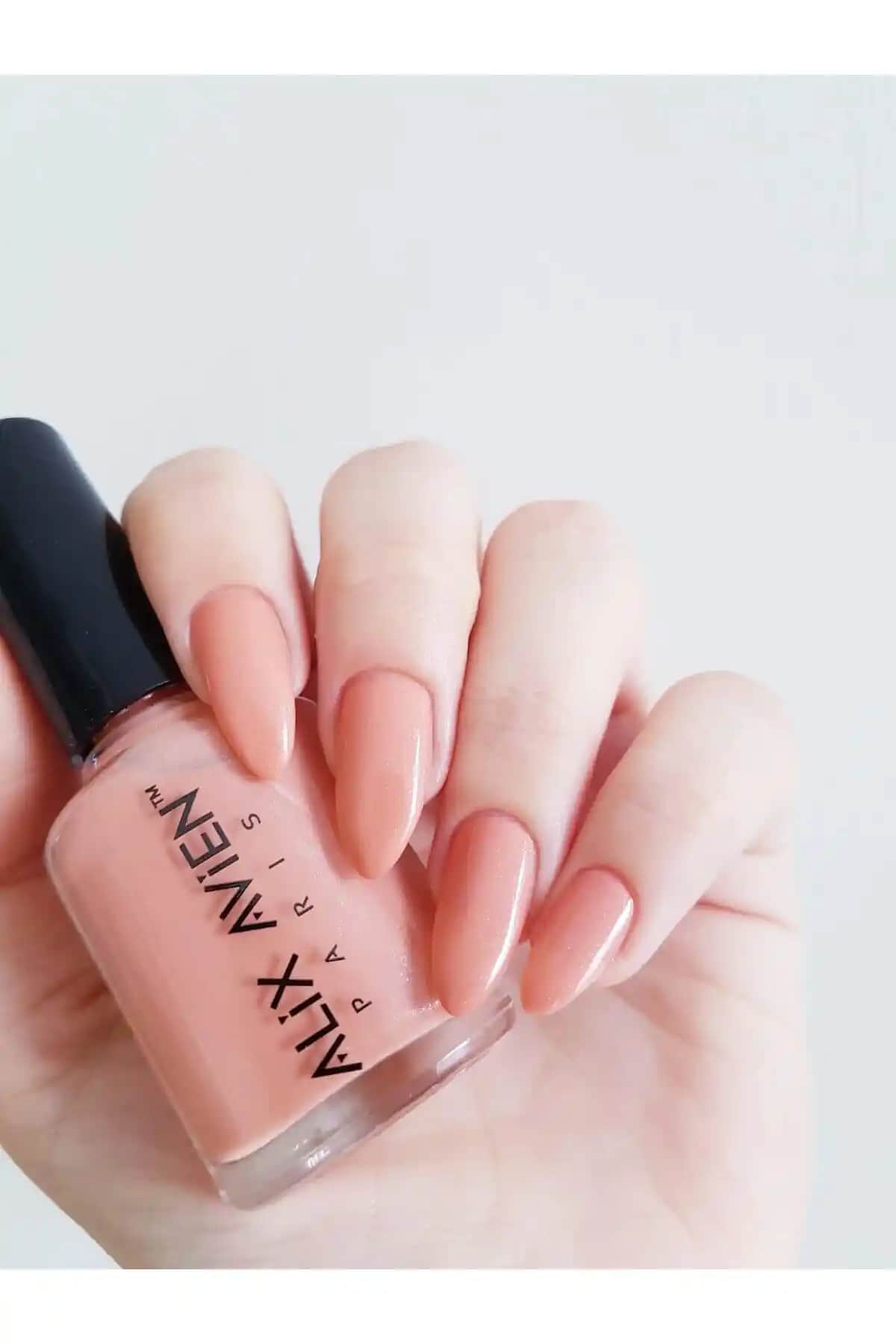 Şeftali Rengi Oje: Yazın En Güzel ve Canlı Tonu ile Şıklık ve Doğallık Yaratın