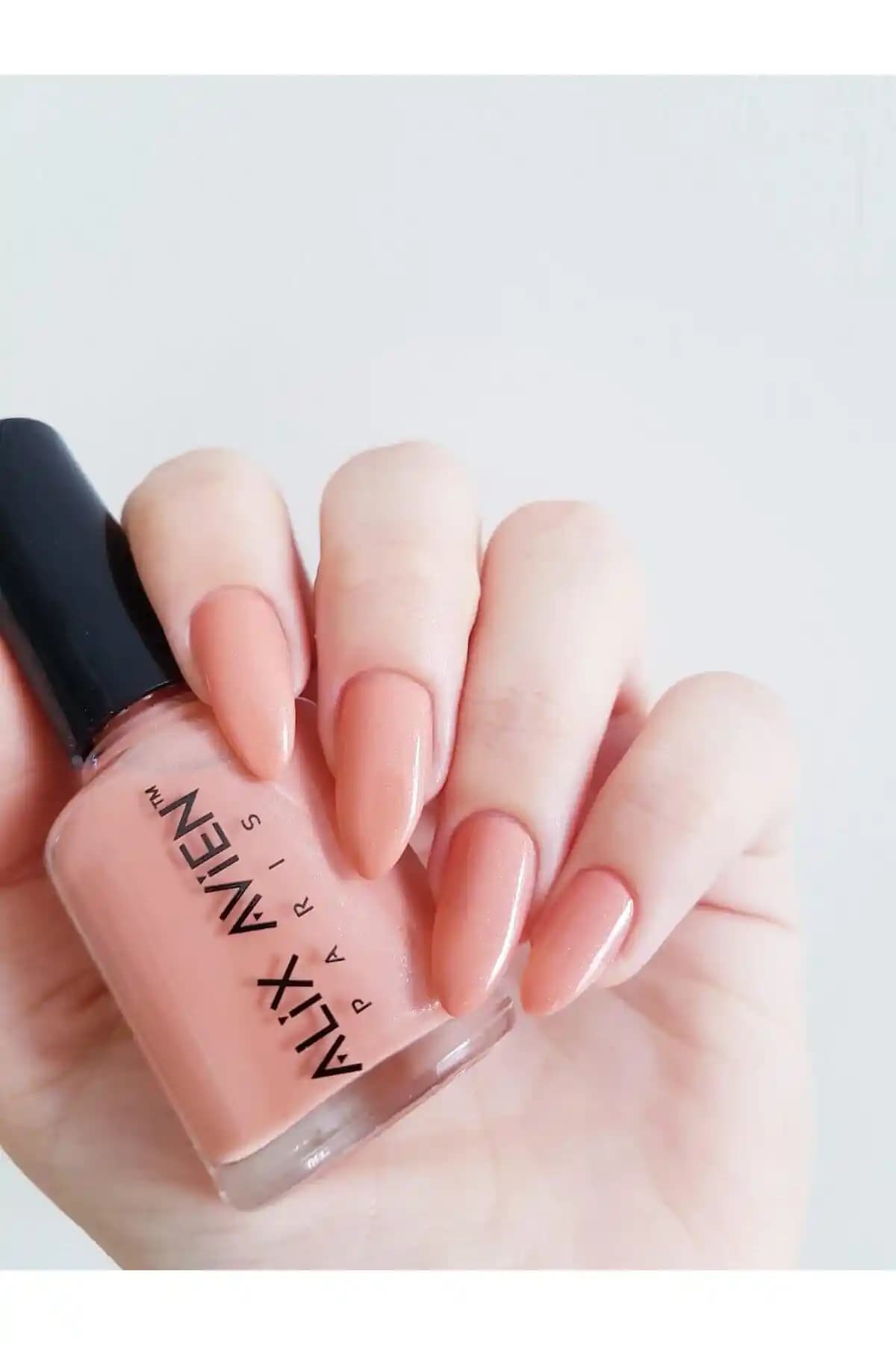 Şeftali Rengi Oje: Yazın En Güzel ve Canlı Tonu ile Şıklık ve Doğallık Yaratın