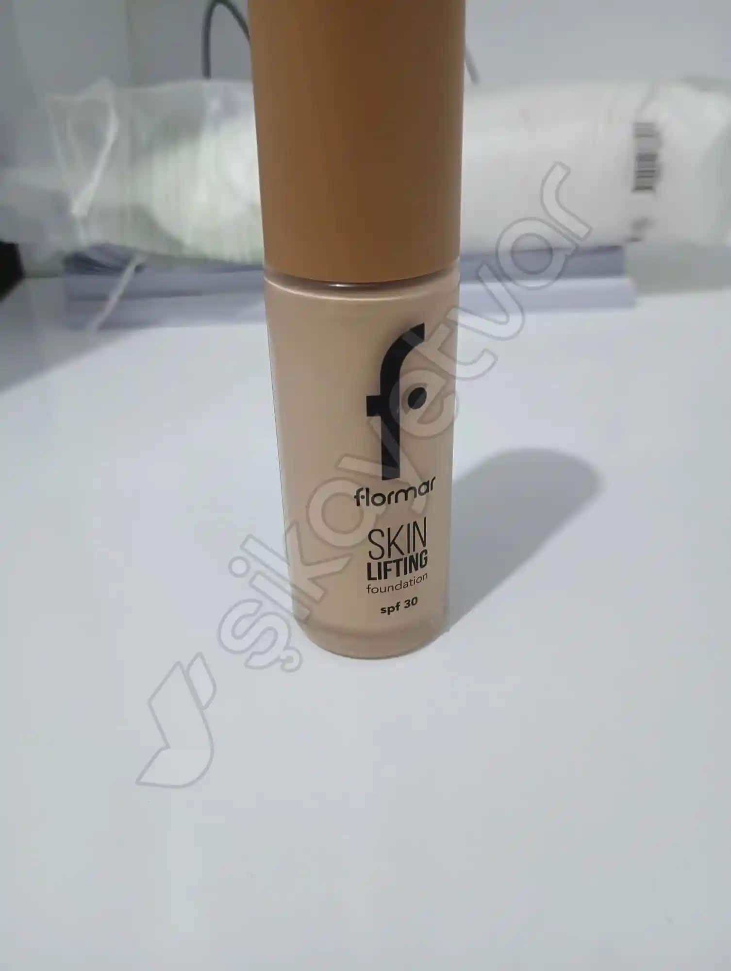 Sivilce Yapmayan Fondötenler: Cilt Sağlığını Koruyan Güvenilir Makyaj Seçenekleri