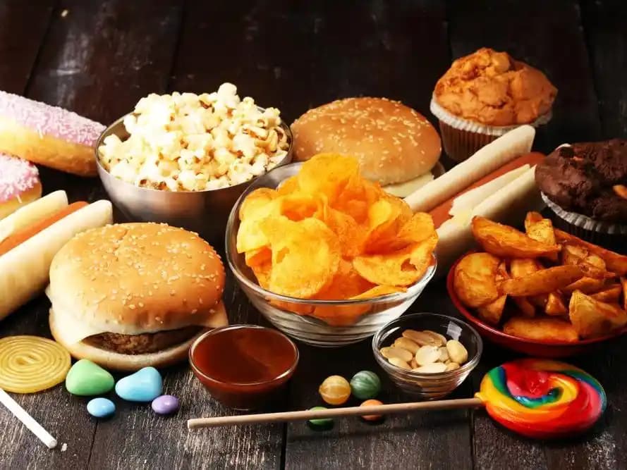 Sivilceye Neden Olan Yiyecekler ve Cilt Sağlığını Olumlu Etkileyen Beslenme Alışkanlıkları