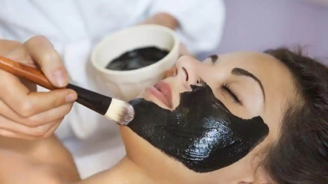 Siyah Maske Faydaları ve Kullanım İpuçlarıyla Cilt Sağlığınızı Güçlendirin