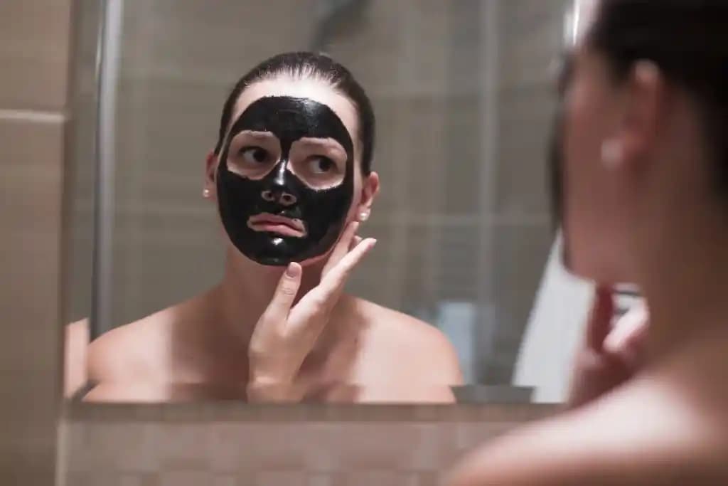 Siyah Maske Nedir ve Cilt Sağlığına Katkıları Nelerdir