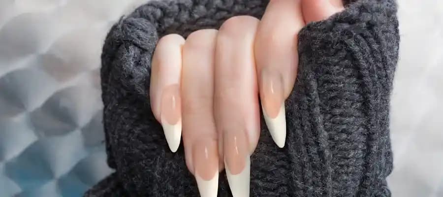 Stiletto Tırnak Modelleri ve Trendleri 2024: Şıklık ve Cesur Tarzın Simgesi