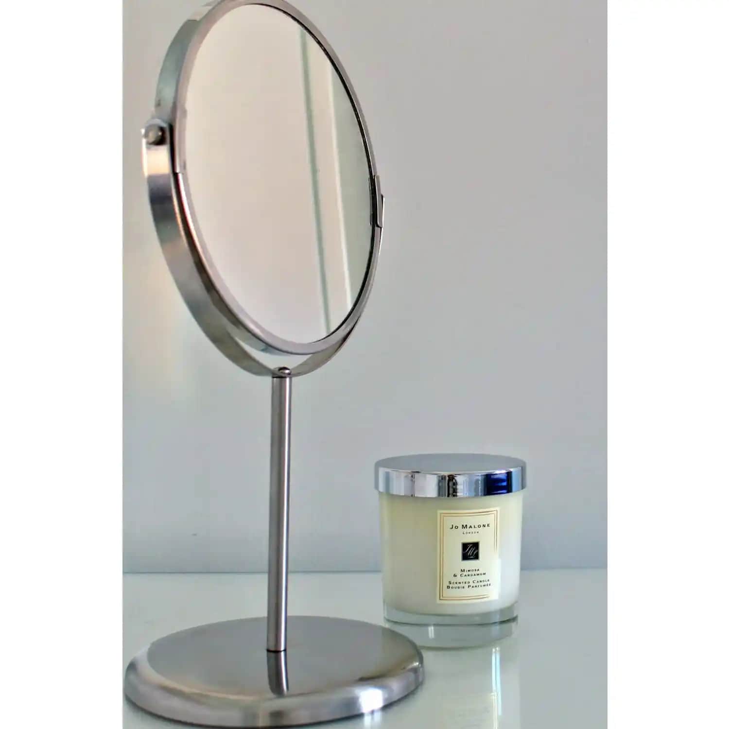 Tıraş Aynası Seçimi ve Bakımı Rehberi: Kusursuz Bakım İçin Doğru Tercihler