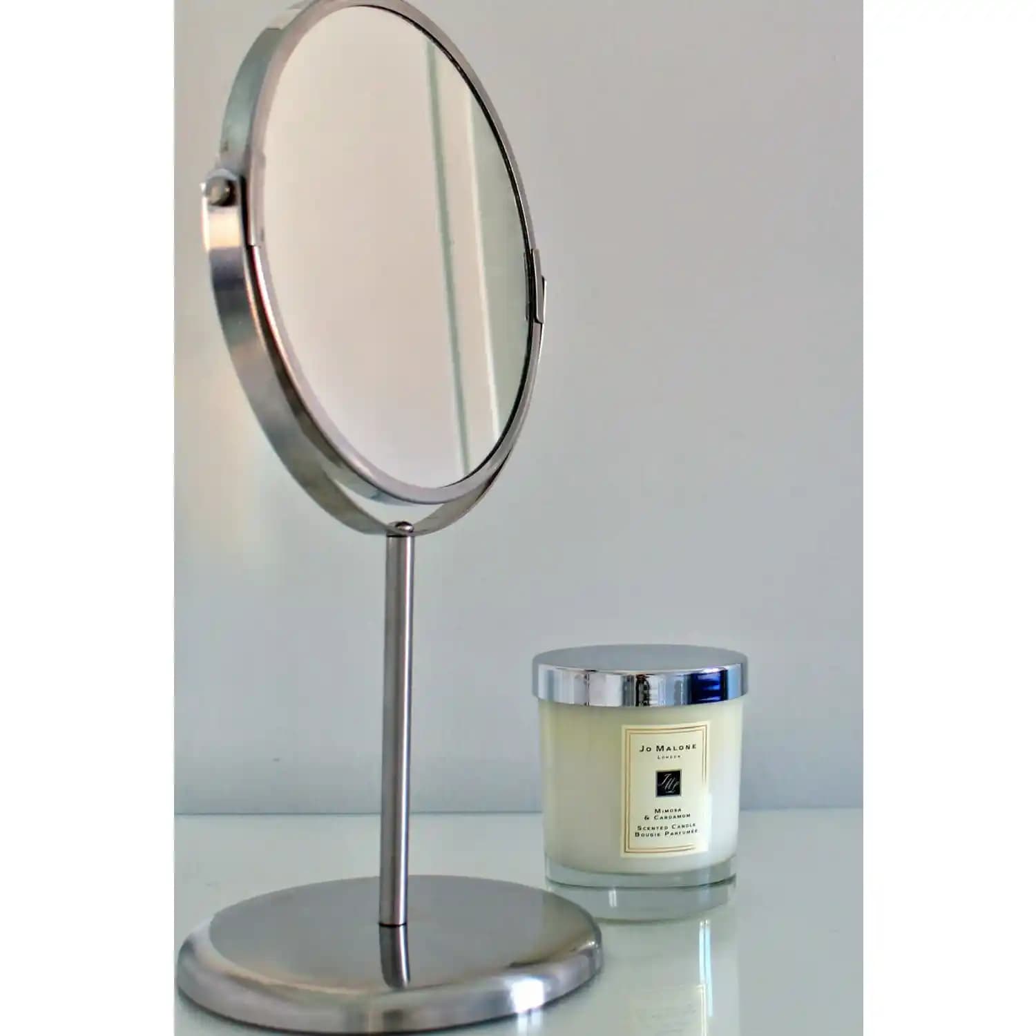 Tıraş Aynası Seçimi ve Bakımı Rehberi: Kusursuz Bakım İçin Doğru Tercihler